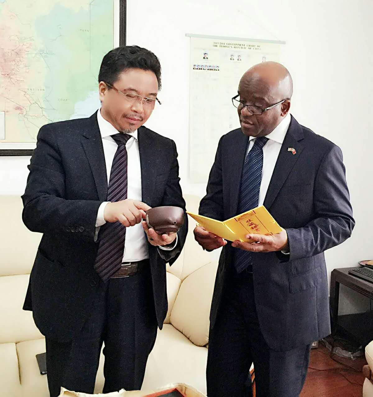 我們的中秋國禮被六個國家的大使收藏